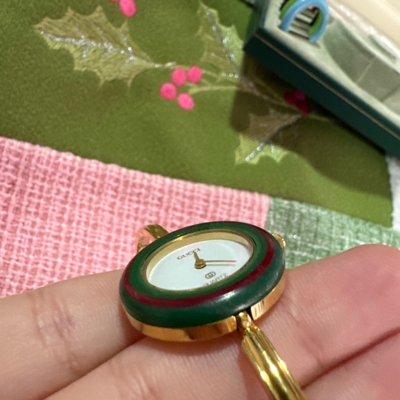 Gucci Interchangeable Bezel Watch - Picture 3 of 8